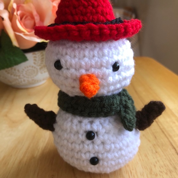 Crochet Amigurumi Snowman - Picture 5 of 7